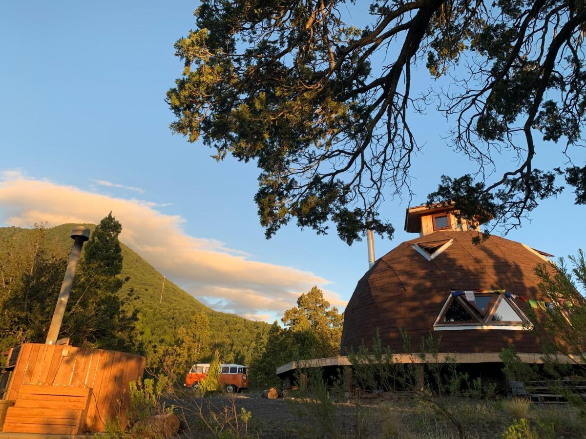 Domo Conguillio Conecta con tu energía sagrada junto al Salto Truful Truful con una vista majestuosa que podrás disfrutar en una tinaja Una experiencia que alineará tu espíritu y tu energía interior Vívelo Melipeuco Exterior foto