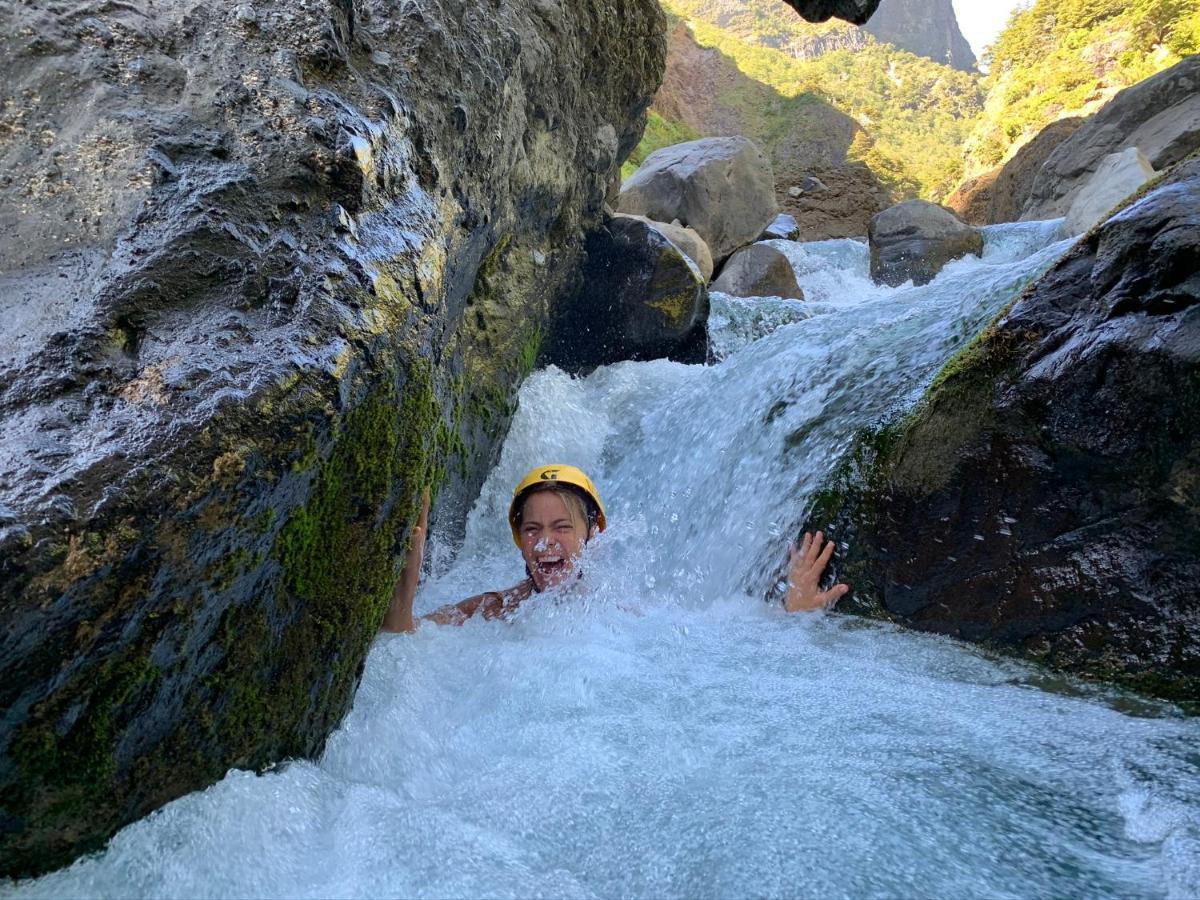 Domo Conguillio Conecta con tu energía sagrada junto al Salto Truful Truful con una vista majestuosa que podrás disfrutar en una tinaja Una experiencia que alineará tu espíritu y tu energía interior Vívelo Melipeuco Exterior foto