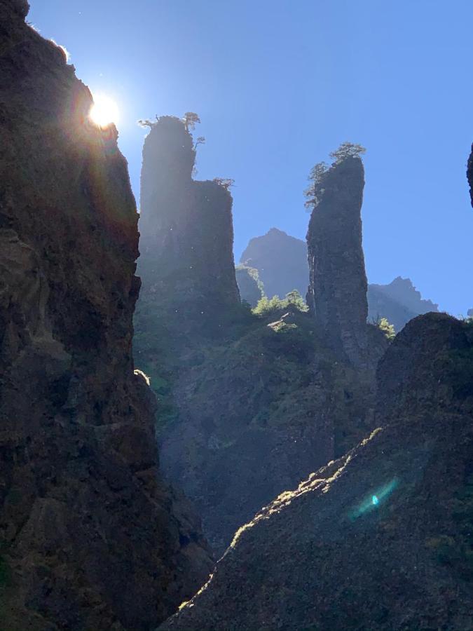 Domo Conguillio Conecta con tu energía sagrada junto al Salto Truful Truful con una vista majestuosa que podrás disfrutar en una tinaja Una experiencia que alineará tu espíritu y tu energía interior Vívelo Melipeuco Exterior foto