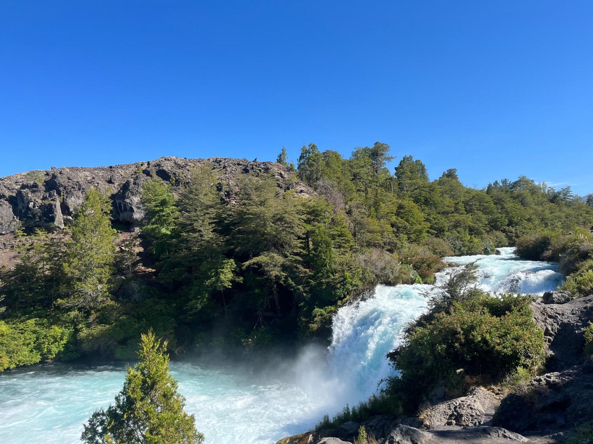 Domo Conguillio Conecta con tu energía sagrada junto al Salto Truful Truful con una vista majestuosa que podrás disfrutar en una tinaja Una experiencia que alineará tu espíritu y tu energía interior Vívelo Melipeuco Exterior foto